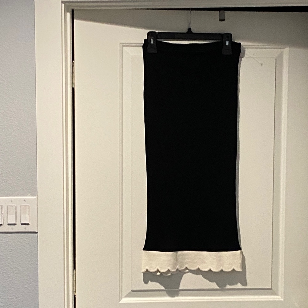 NWT Zara Black Pencil KNIT Skirt with with Scalloped Cream Trim